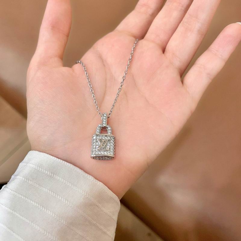 LV Necklace 04yxs42 (12)