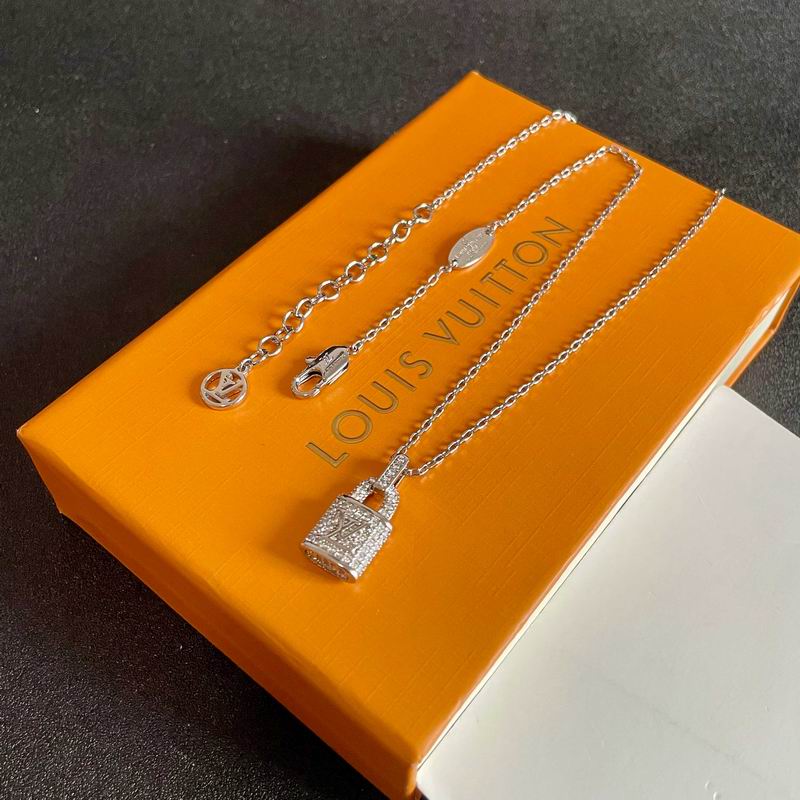 LV Necklace 04yxs42 (2)