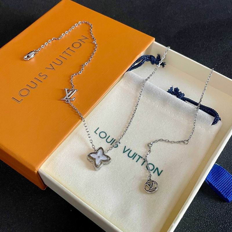 LV Necklace 04yxs43 (5)