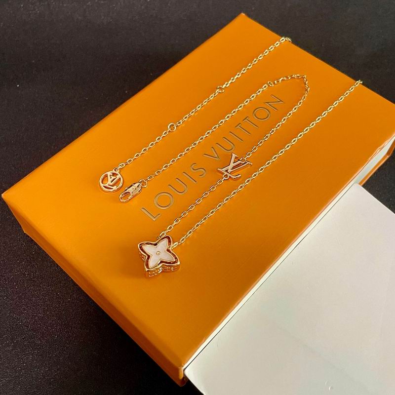 LV Necklace 04yxs43 (8)