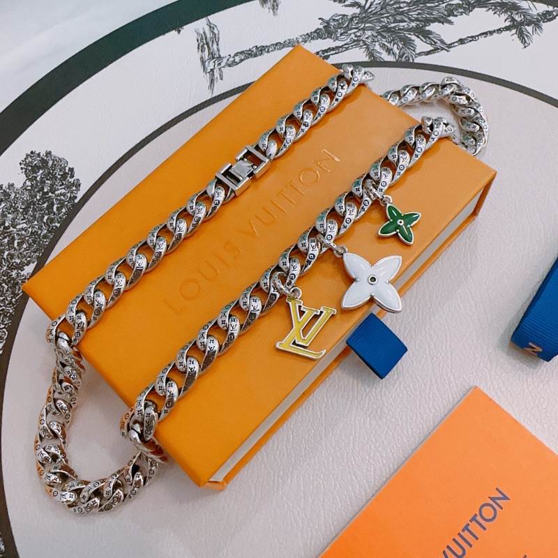 LV Necklace 04yxs65 (5)