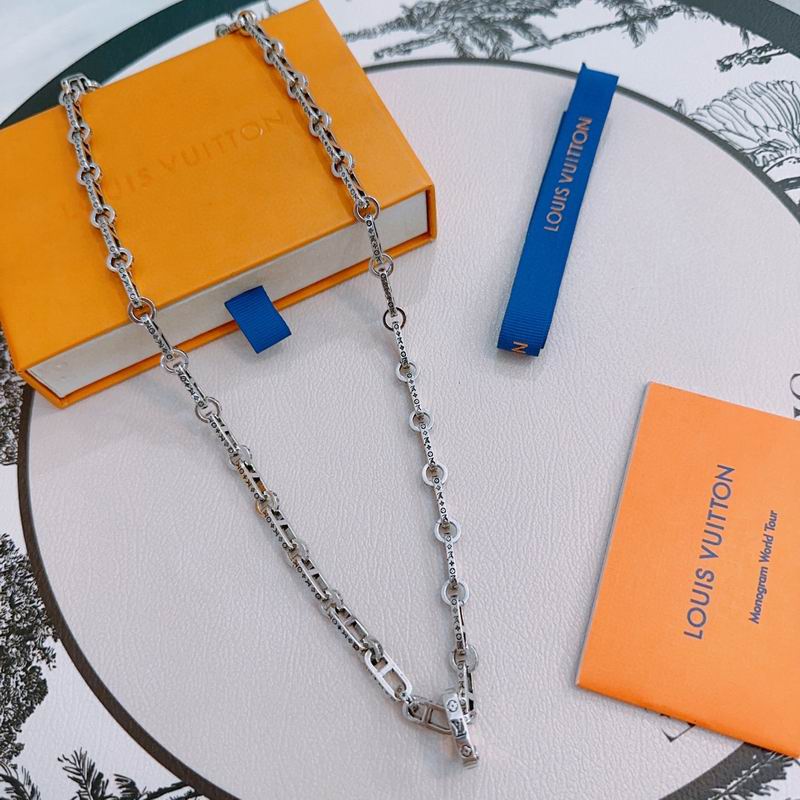 LV Necklace 04yxs66 (2)