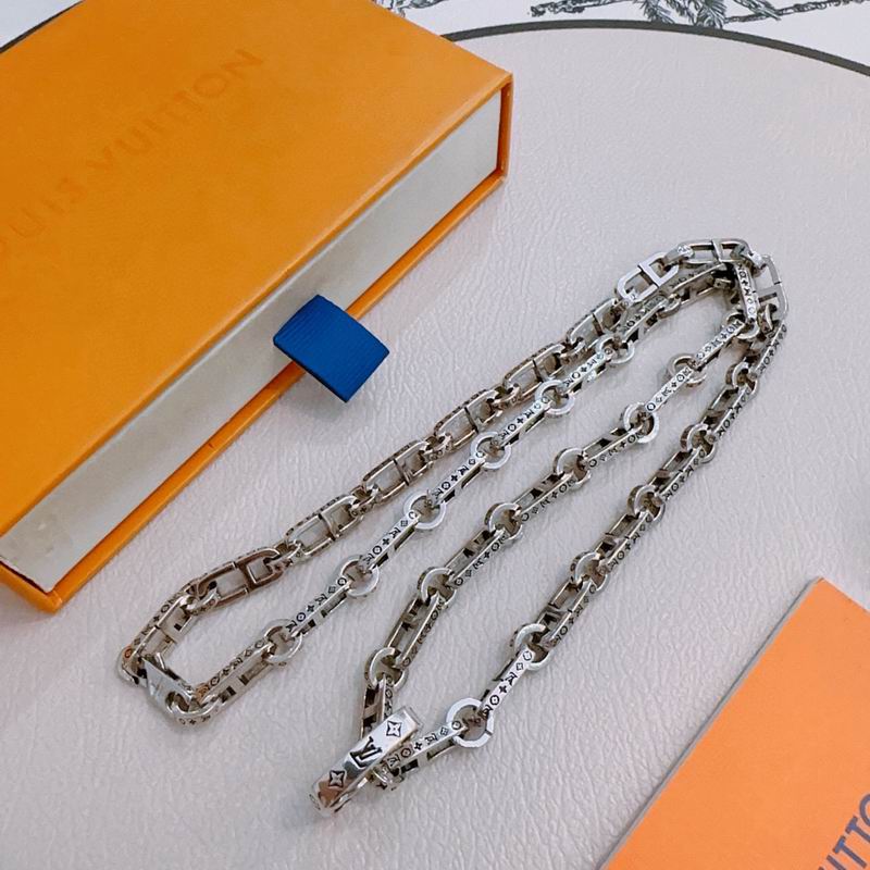 LV Necklace 04yxs66 (4)