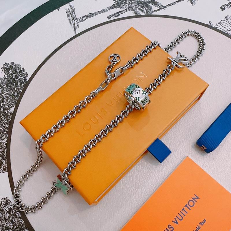 LV Necklace 04yxs68 (3)