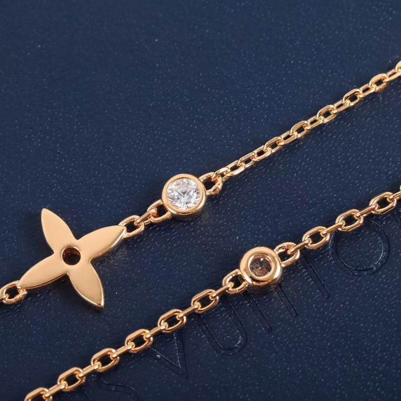 LV Necklace 04yxs77 (2)