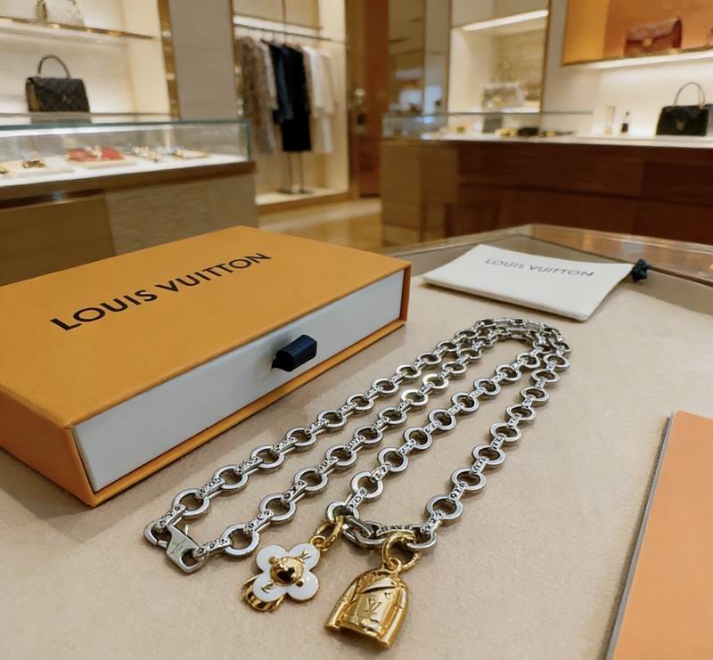 LV Necklace 04yxs78 (3)