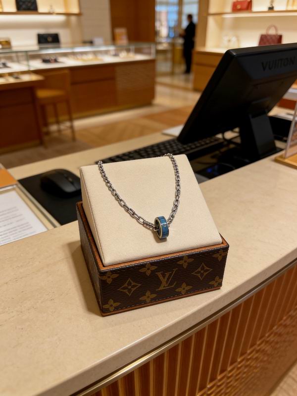 LV Necklace 05yxs02 (1)