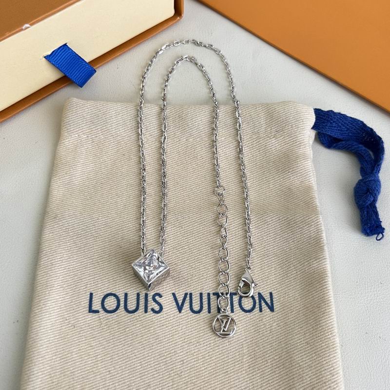 LV Necklace 05yxs28 (12)