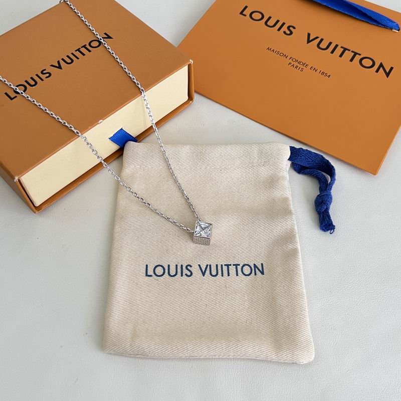 LV Necklace 05yxs28 (9)