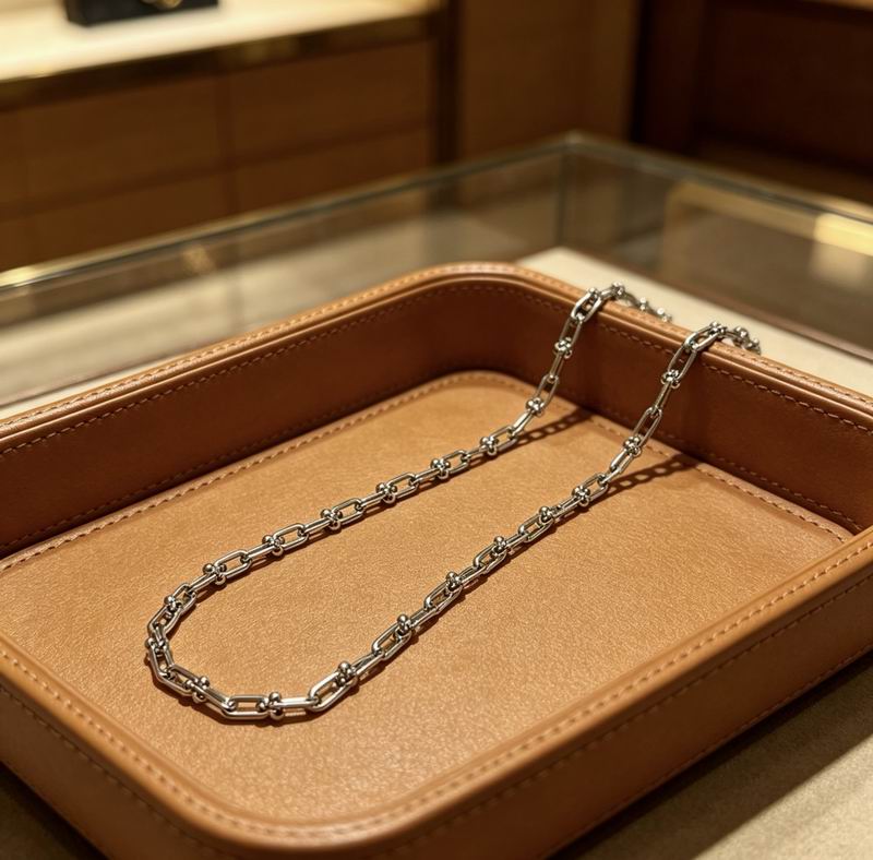 LV Necklace 05yxs30 (3)