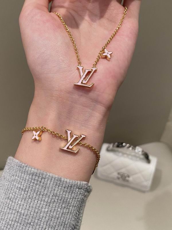 LV Necklace 05yxs36 (9)
