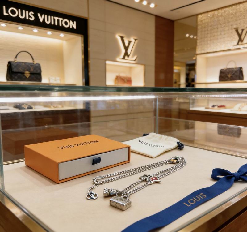 LV Necklace 05yxs51 (2)