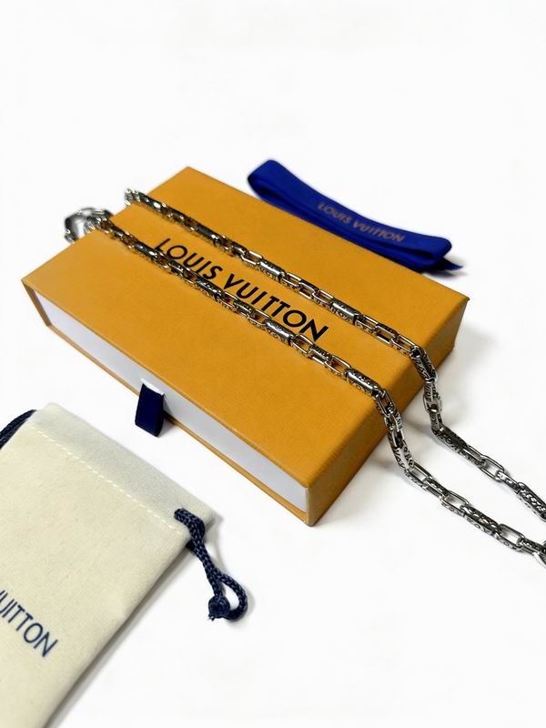 LV Necklace 05yxs55 (2)