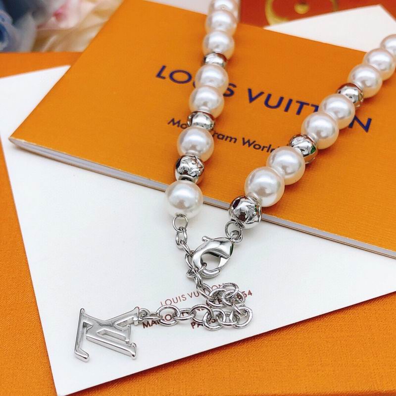 LV Necklace 05yxs60 (3)