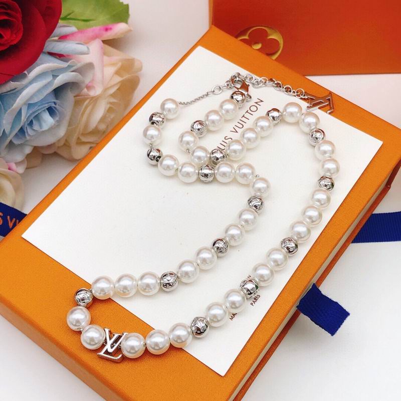 LV Necklace 05yxs60 (4)