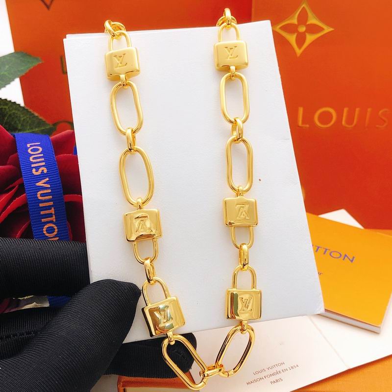 LV Necklace 05yxs62 (10)