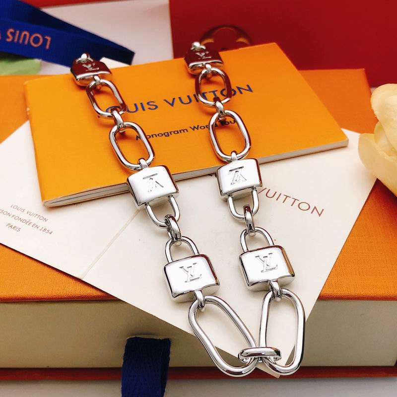 LV Necklace 05yxs62 (2)