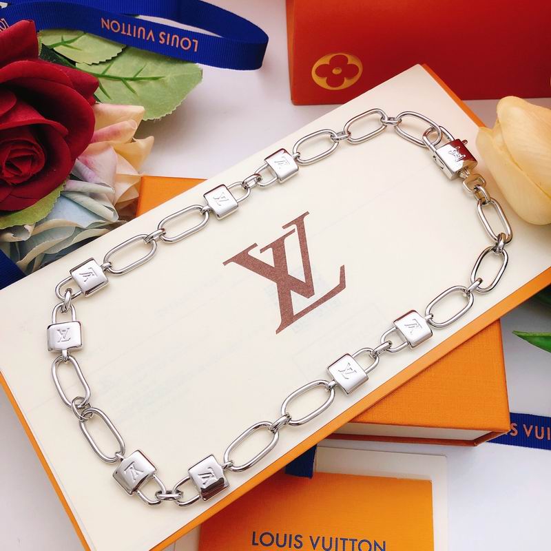 LV Necklace 05yxs62 (5)