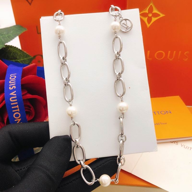 LV Necklace 05yxs63 (4)