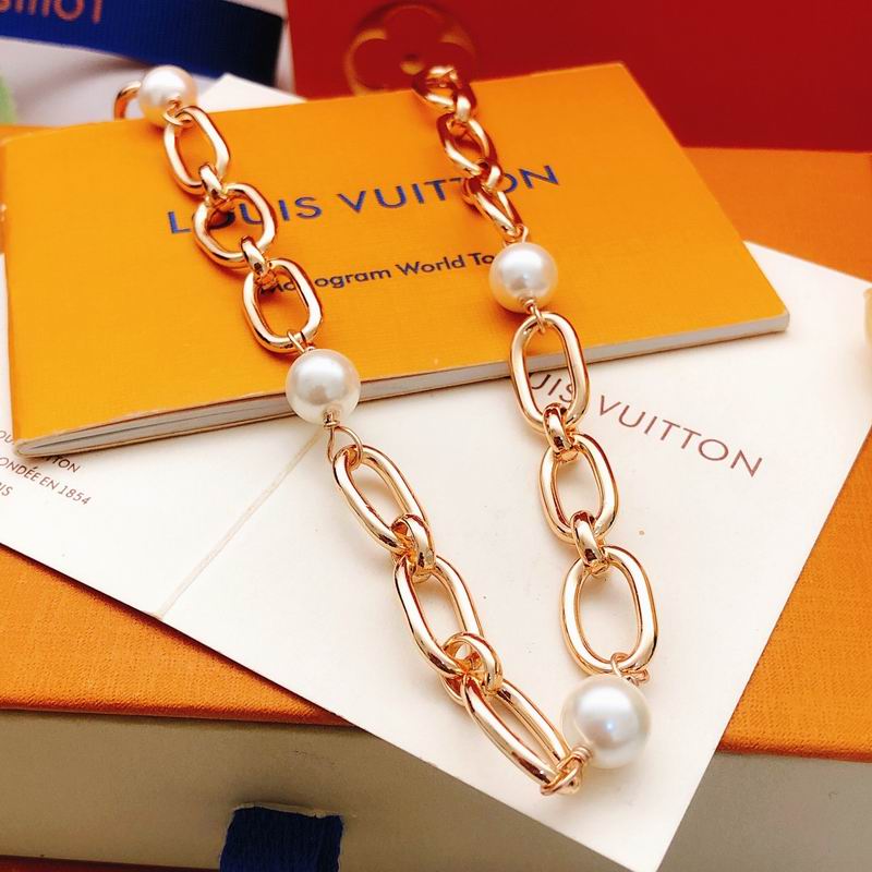 LV Necklace 05yxs63 (8)