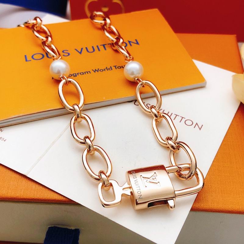 LV Necklace 05yxs63 (9)