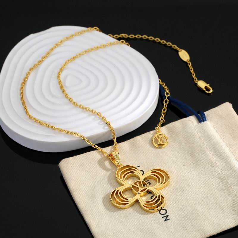 LV Necklace 05yxs66 (2)