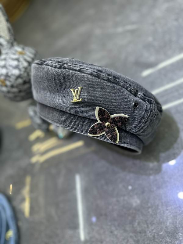 LV beret dx (2)