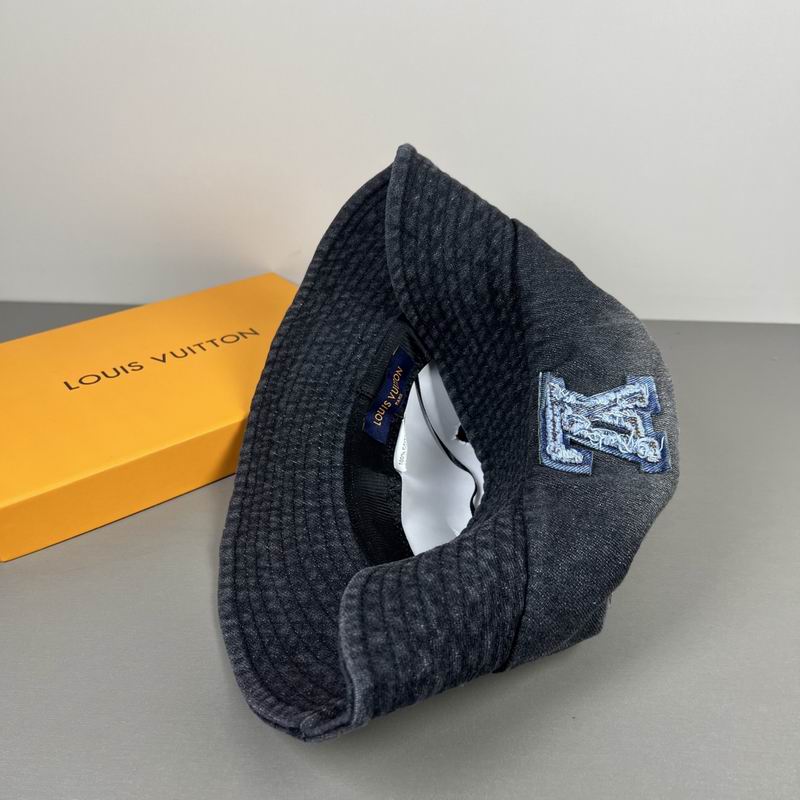 LV hat dx (636)