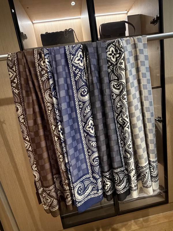 LV scarf 90-180cm E29 (1)