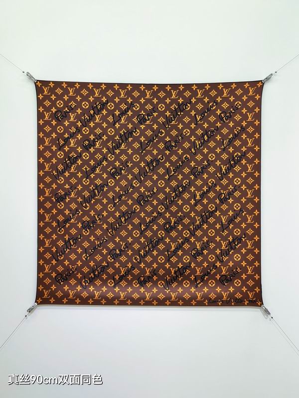 LV silk scarf hm (118)