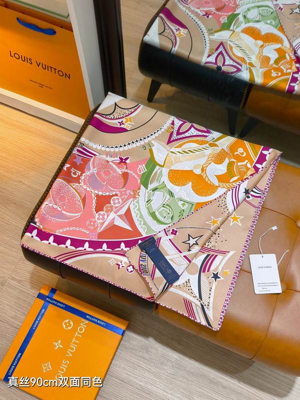 LV silk scarf hm (126)