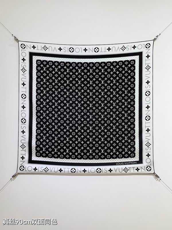LV silk scarf hm (136)