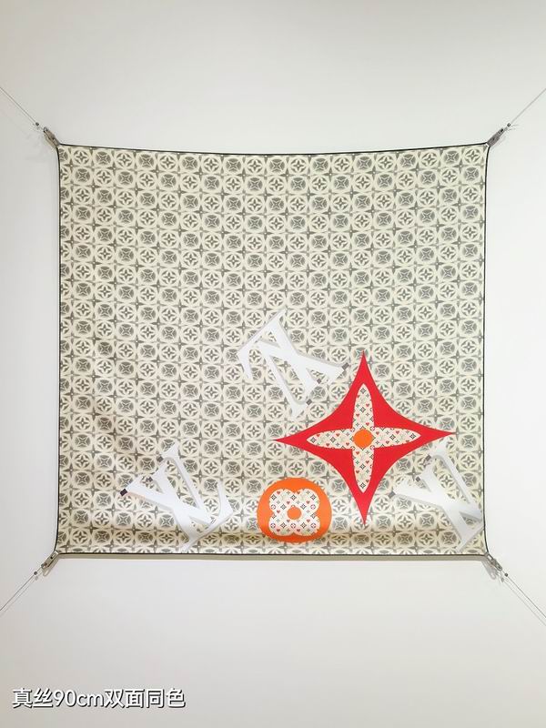 LV silk scarf hm (142)
