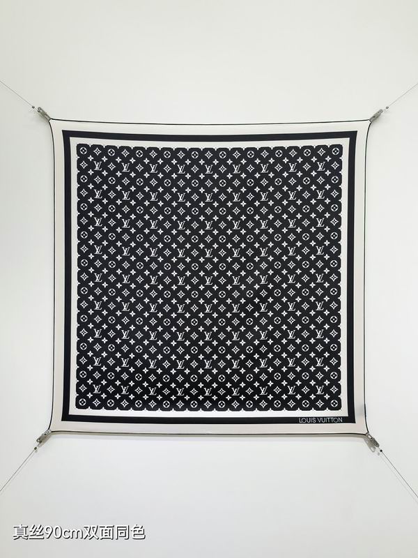 LV silk scarf hm (47)