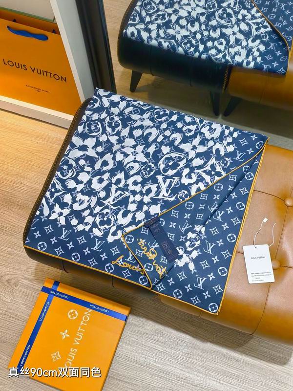 LV silk scarf hm (74)
