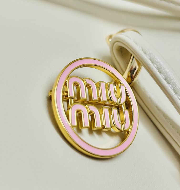 MiuMiu Brooch yxs02 (1)