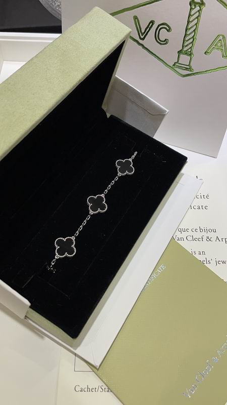 Van Cleef & Arpels  Bracelet  05yxs01 (9)
