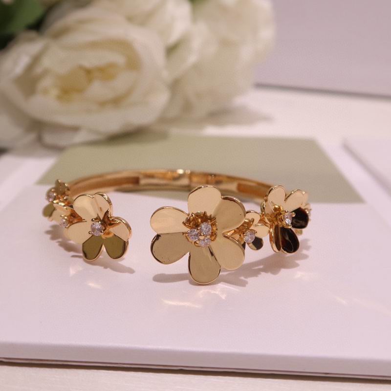 Van Cleef & Arpels  Bracelet  05yxs03 (1)