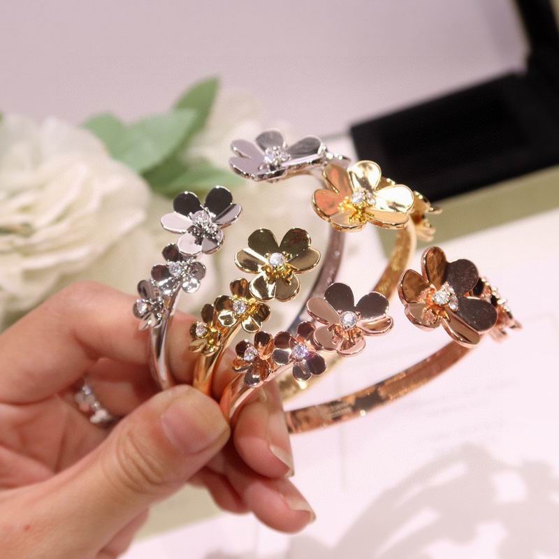 Van Cleef & Arpels  Bracelet  05yxs03 (2)
