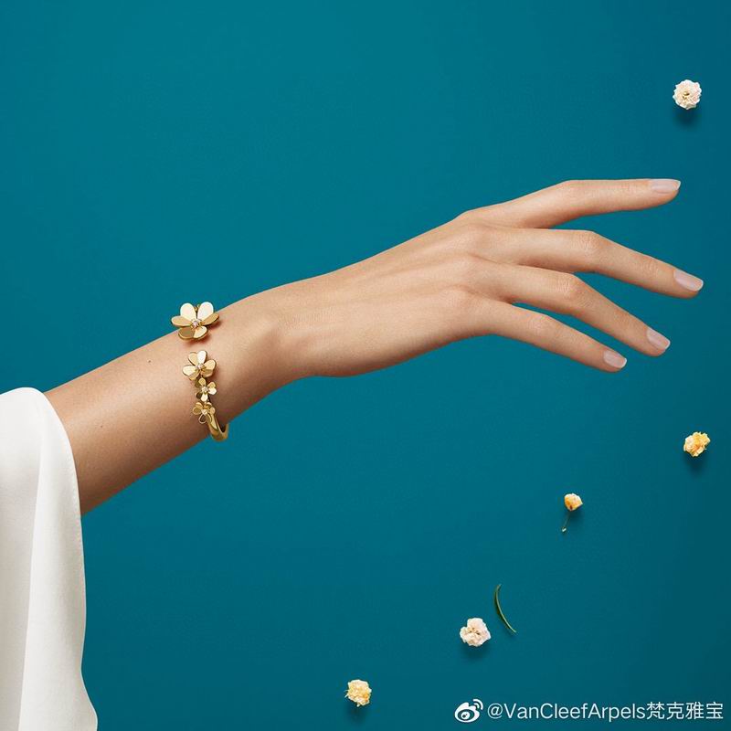 Van Cleef & Arpels  Bracelet  05yxs03 (4)