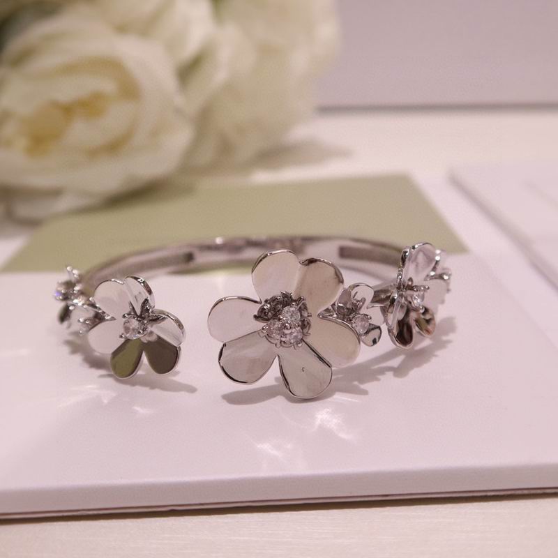 Van Cleef & Arpels  Bracelet  05yxs03 (5)