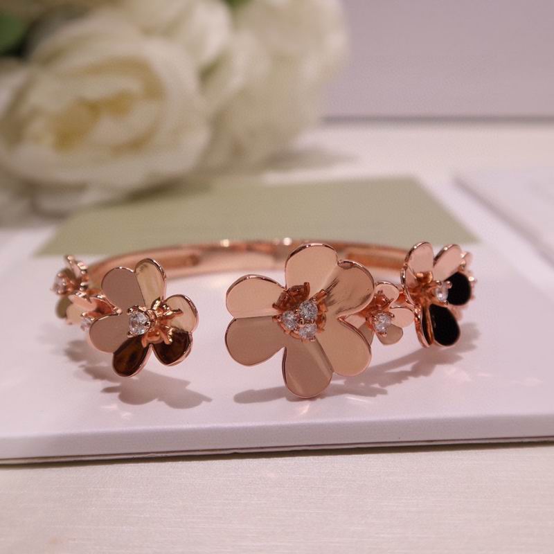 Van Cleef & Arpels  Bracelet  05yxs03 (6)