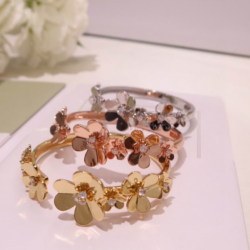 Van Cleef & Arpels  Bracelet  05yxs03 (8)