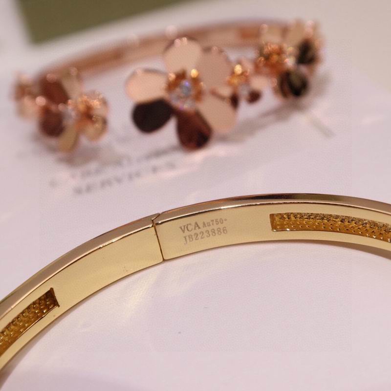 Van Cleef & Arpels  Bracelet  05yxs03 (9)