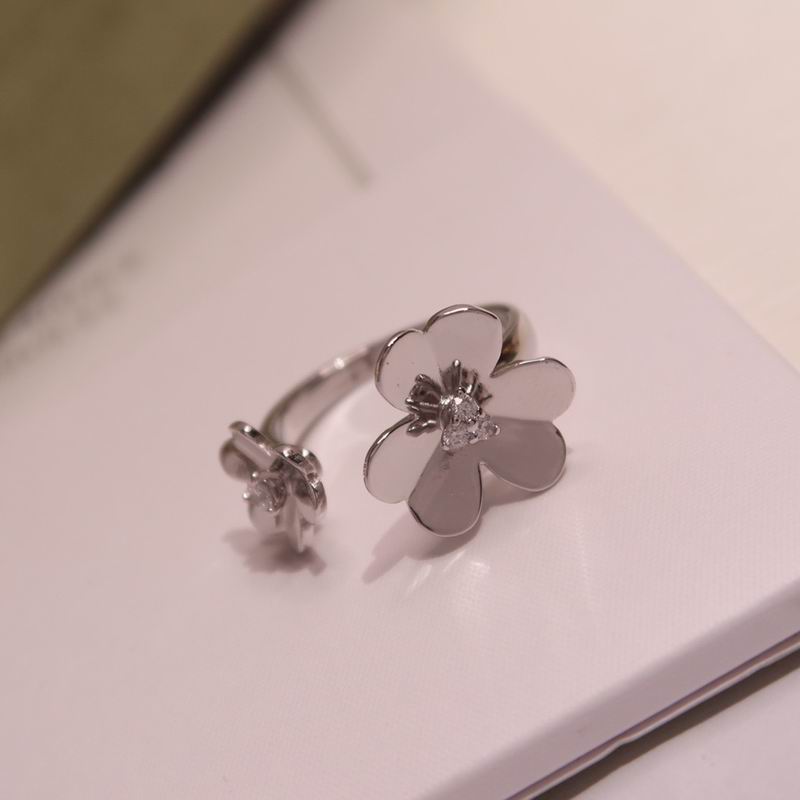 Van Cleef & Arpels  Ring 05yxs01 (6)