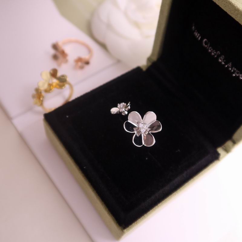 Van Cleef & Arpels  Ring 05yxs01 (8)