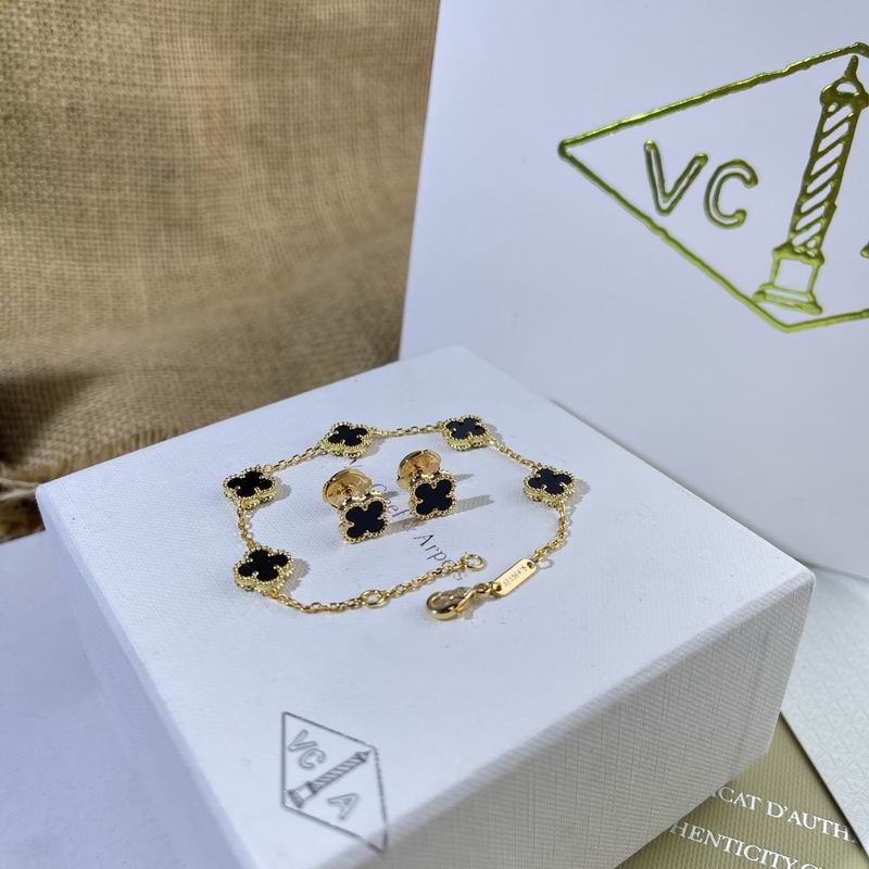 Van Cleef & Arpels  Suits 05yxs01 (10)
