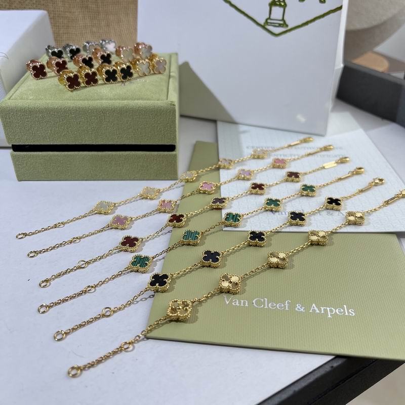 Van Cleef & Arpels  Suits 05yxs01 (2)