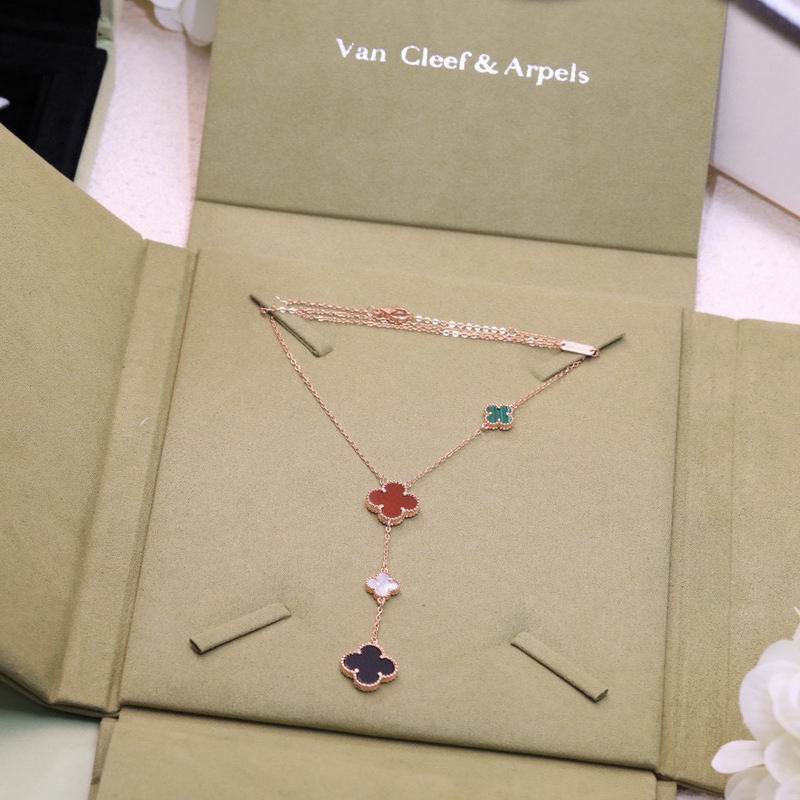 Van Cleef & Arpels  Suits 05yxs01 (4)