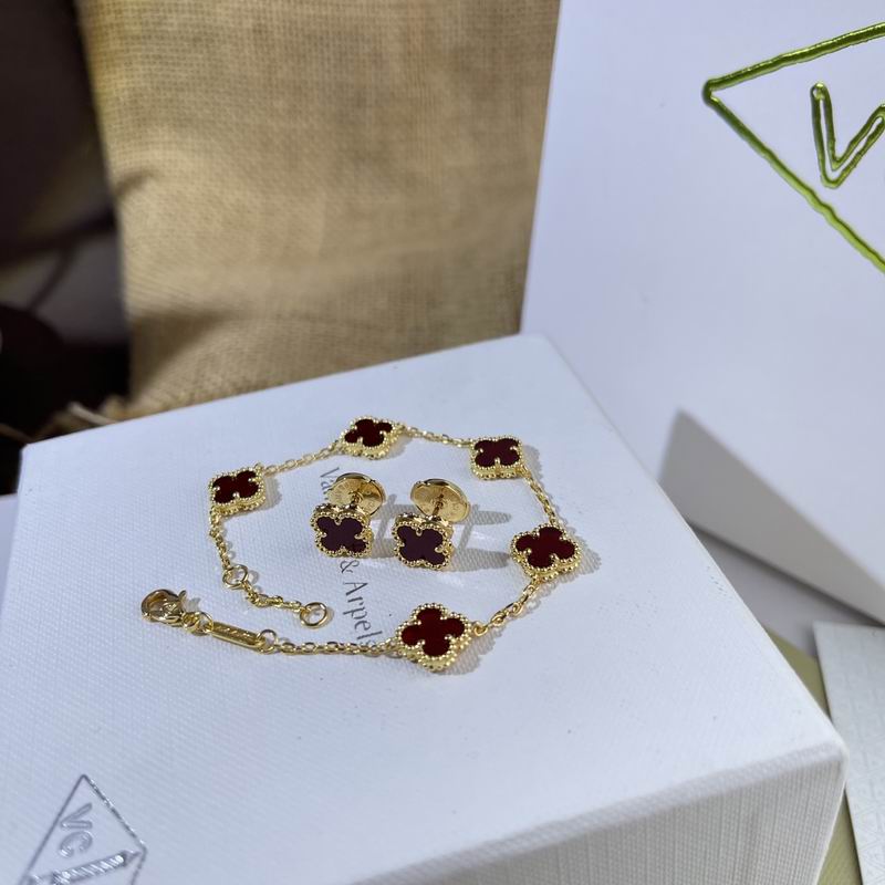 Van Cleef & Arpels  Suits 05yxs01 (8)